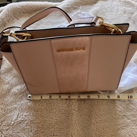 MICHAEL KORS PURSE - Picture 4 of 10